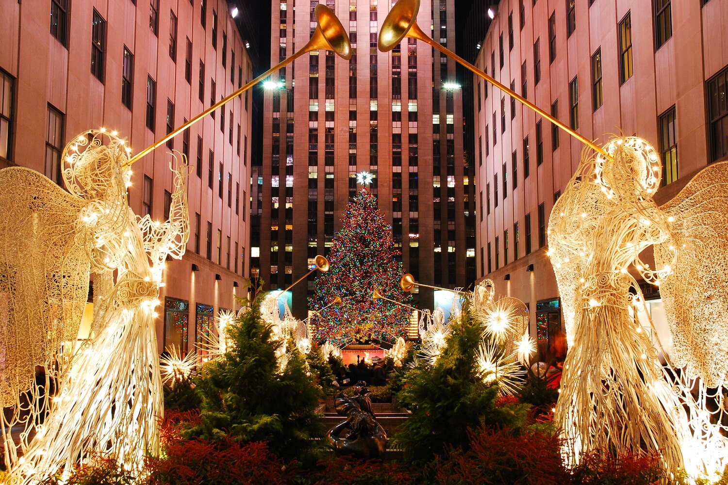 rockerfeller center - image credit shutterstock James Kirkikis